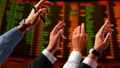 نبرد تمام عیار خریداران و فروشندگان در تابلو معاملات؛ شاخص کل عقب نشست